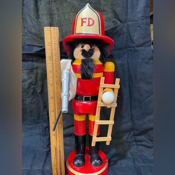 Firemen Nutcrackers - Picture 5 of 7